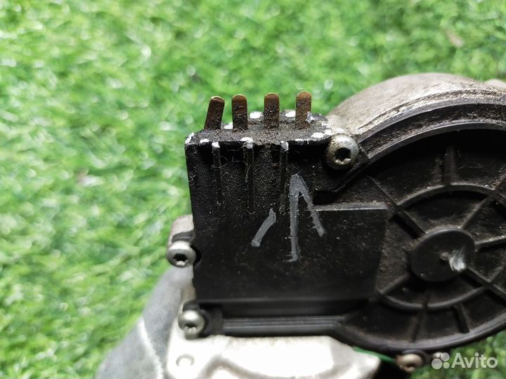 Моторчик стеклоочистителя передний Skoda Rapid I