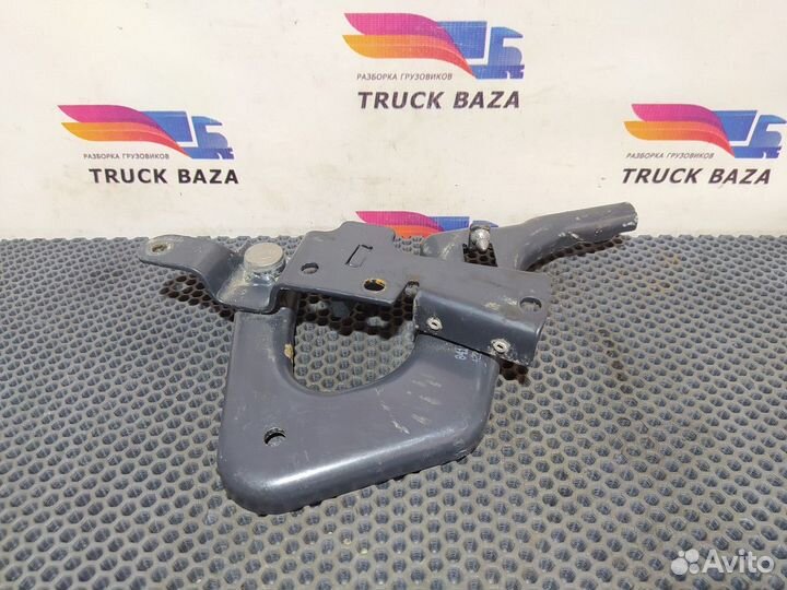 Петля подножки обслуживания левая Volvo FH