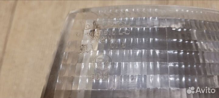 Указатель поворота левый белый VW Transporter T4