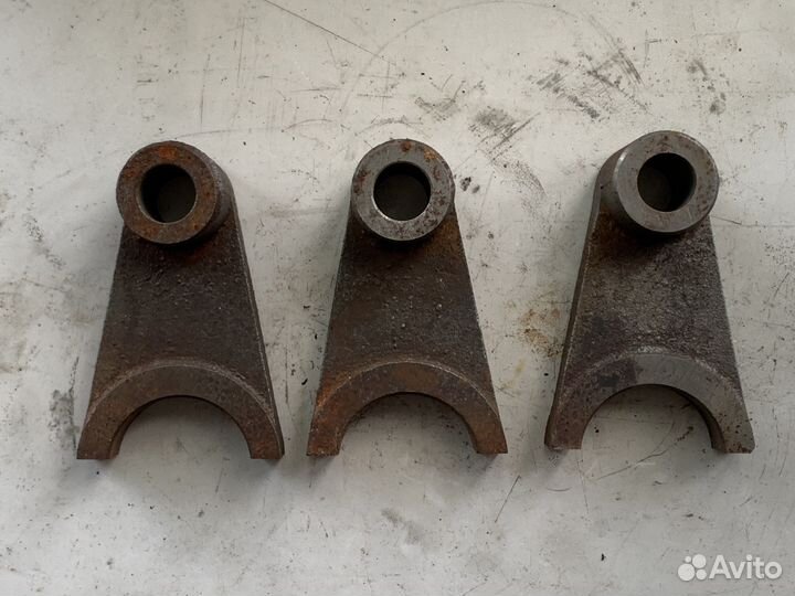 Вилка включения фрикциона 1М63.02.047