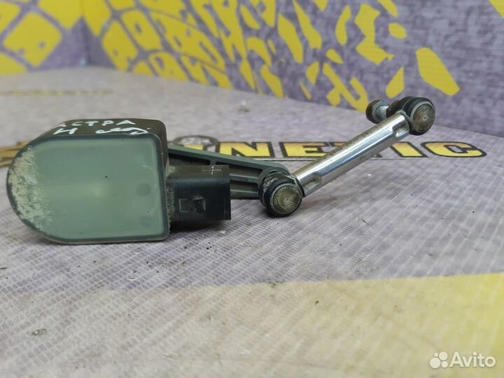 Датчик положения кузова Опель Астра Н седан