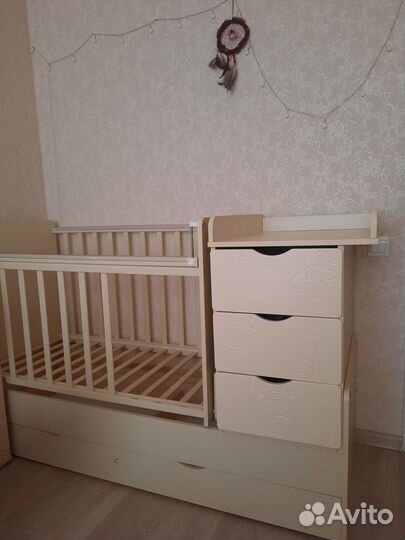 Детская кроватка и комод