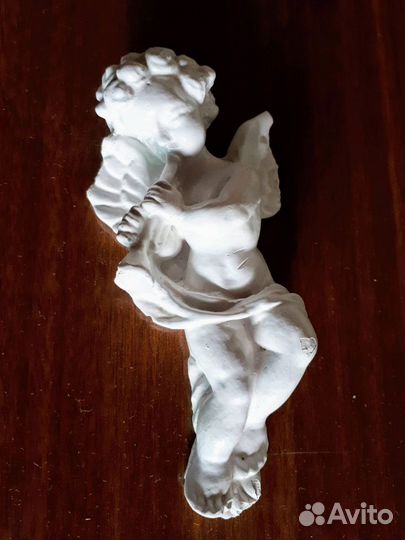 Настенная статуэтка амур