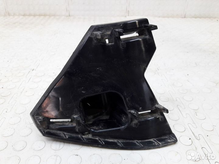 Кронштейн решетки радиатора правый Volkswagen Polo