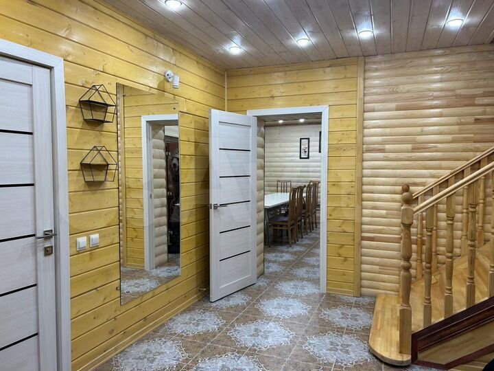 Коттедж 215 м² на участке 4 сот.