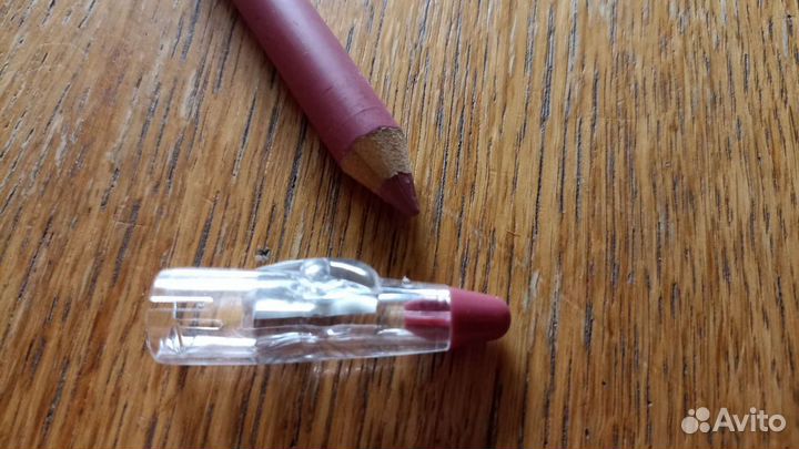 Карандаш для губ Violet с точилкой