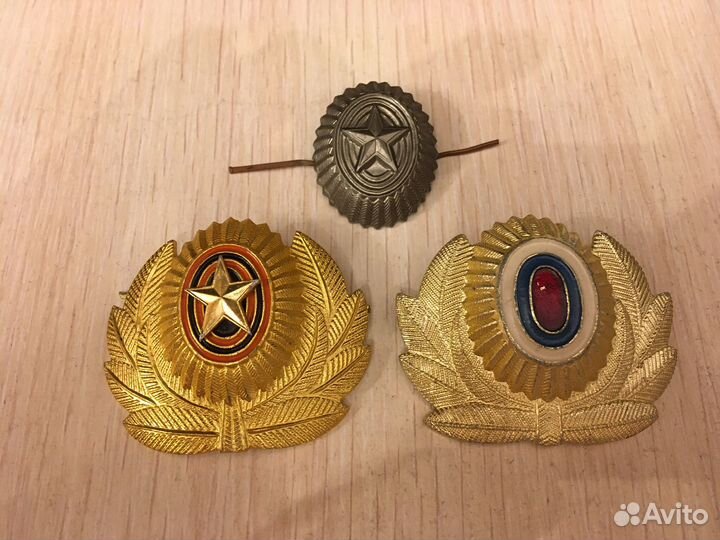 Петлицы, кокарды