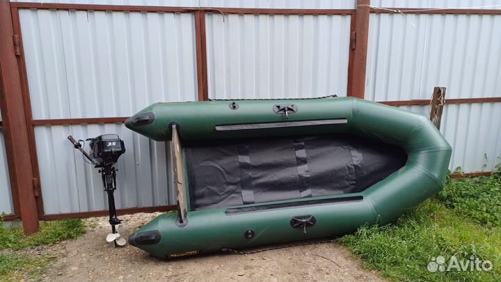 Надувная лодка с мотором