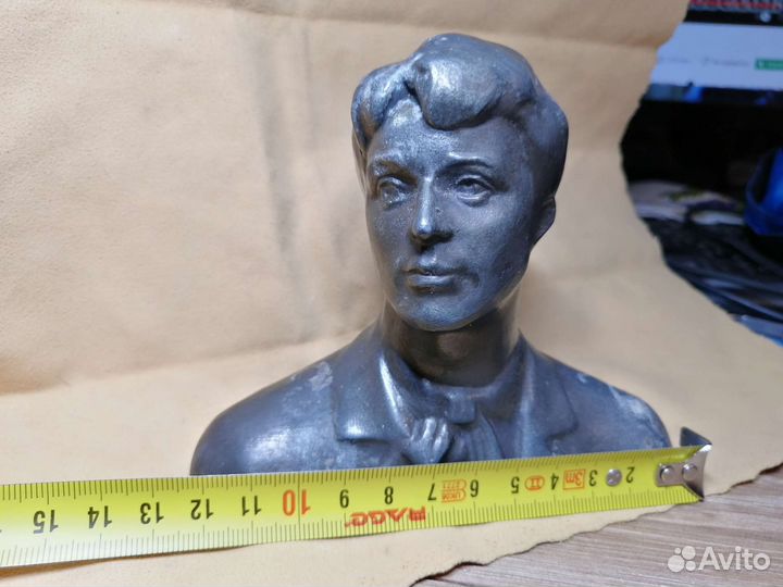 Бюст Есенина