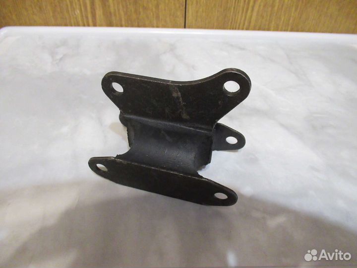 Опора кпп ваз 2106, 2103, 2101 1001045Р