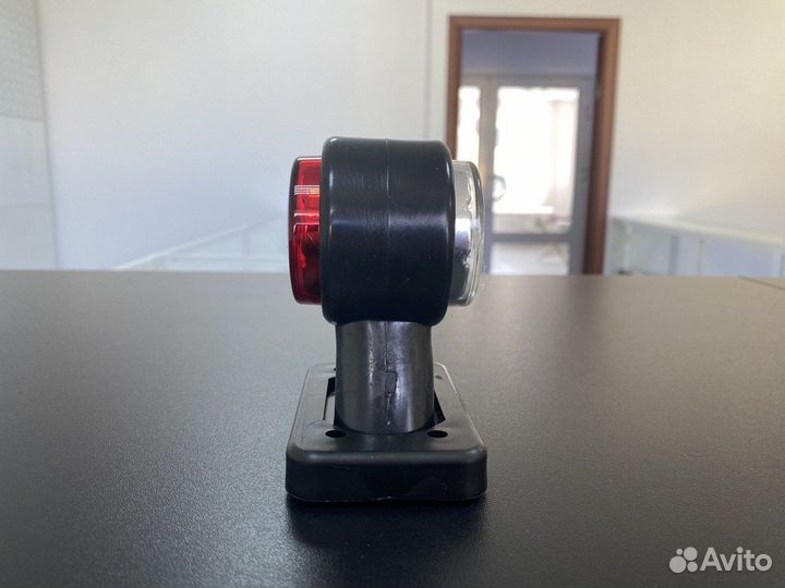 Фонарь габаритный бело-красный 12-24V гф 3.2