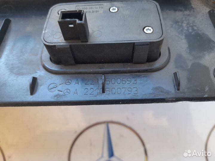 Накладка на дверь багажника A2217500693 Мерседес