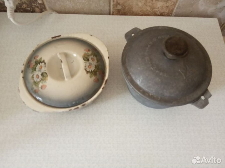 Маленький чугунок с крышкой