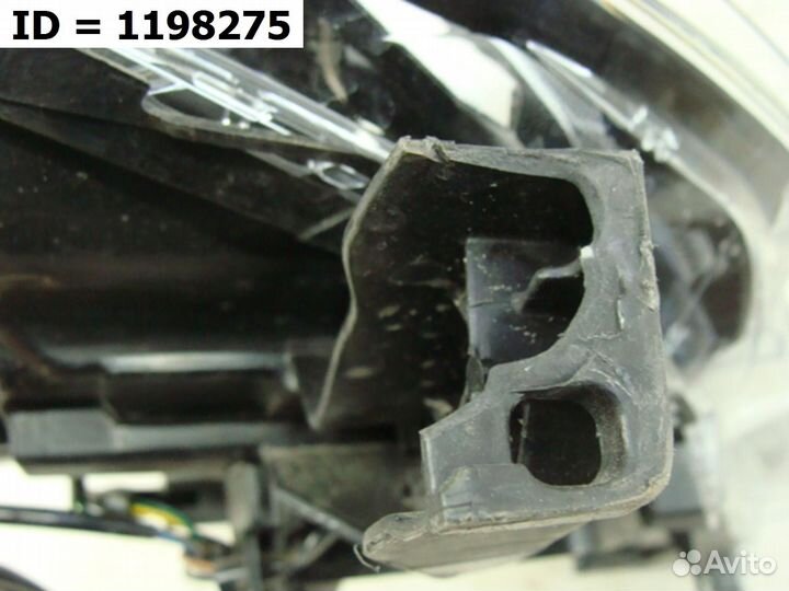 Фара правая Mitsubishi Pajero