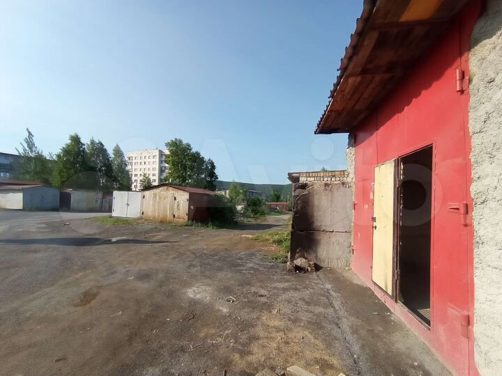 Гараж, > 30 м²