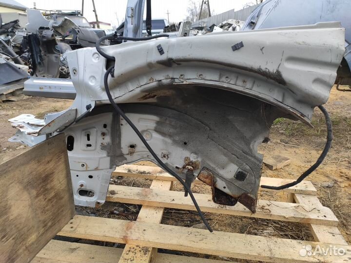 Лонжерон со стаканом левый на Opel Astra H