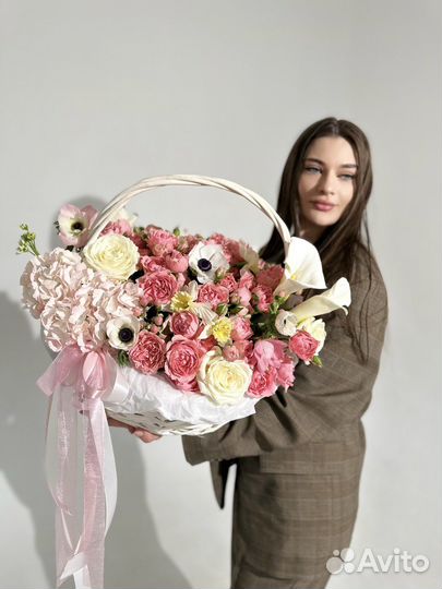 Корзина с цветамиЦветы Букеты