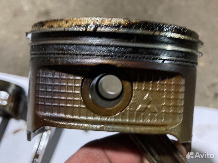 Поршень с шатуном mitsubishi 4g69