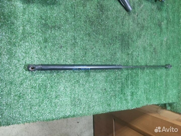 Амортизатор двери багажника Ford Focus 2 1.8 2010