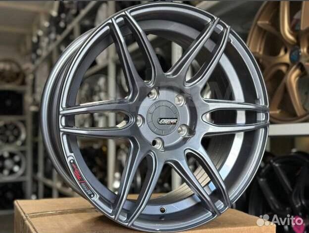 Диски R17 7,5J 5x114,3 ET26 Cosmis Racing MR II GM