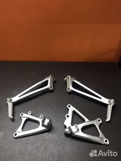 Кронштейны водителя подножки Yamaha R1 09-14