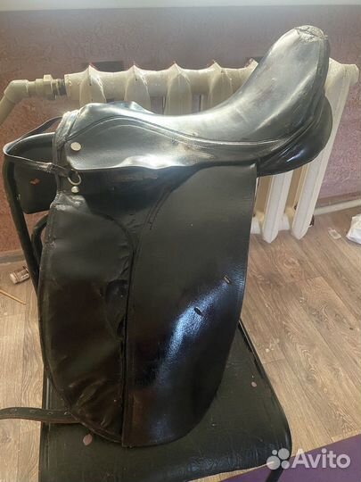 Седло выездковое для лошади спортивное