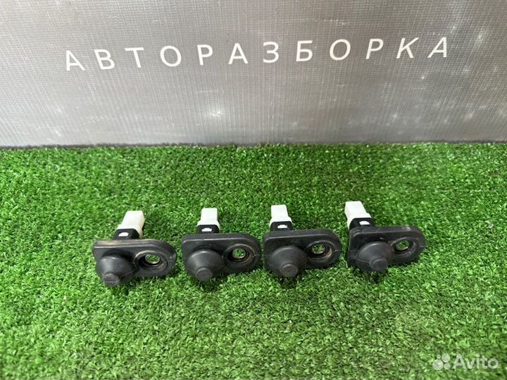 Концевик двери Kia Rio 3 Ub 11-17 хэтчбек 1.4 G4FA