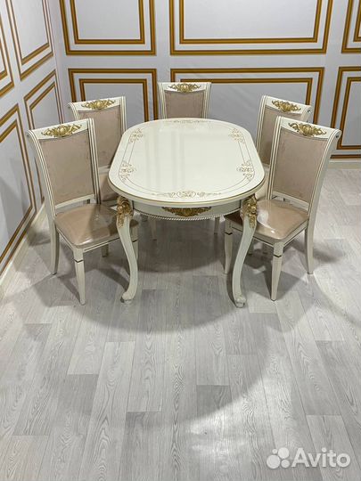 Кухонный стол и стулья