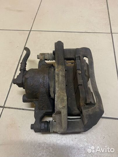 Суппорт передний правый Chevrolet Cruze