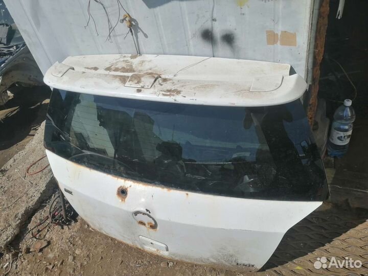 Стекло крышки багажника на geely mk cross