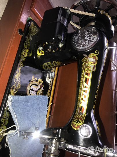 Швейная машина Lark