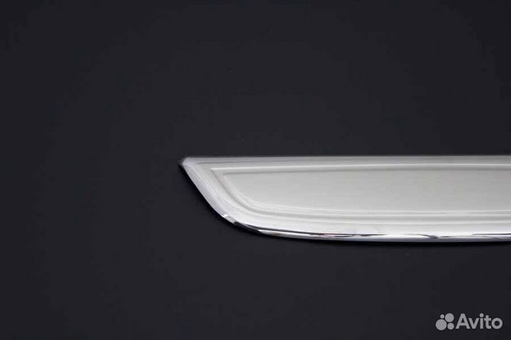 Накладка над номером Renault Trafic 2001-2014