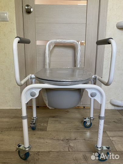 Стул-туалет для пожилых и инвалидов на колесиках