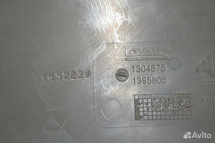 Пластиковая крышка торпеды у подножья водителя DAF