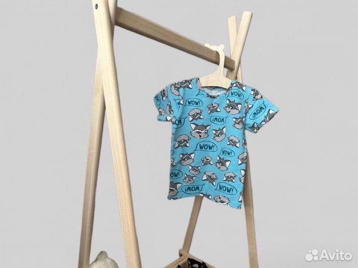 Футболка и джинсовые шорты