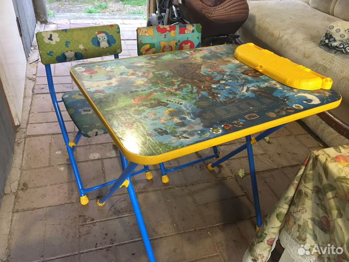 Детский стол и 2 стула
