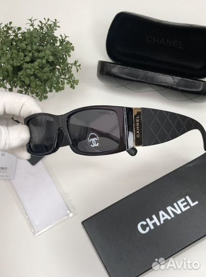 Солнцезащитные очки Chanel