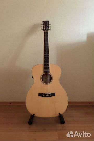 Трансакустическая гитара 