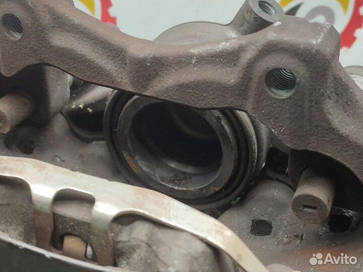 Суппорт тормозной передний левый Mercedes E W212