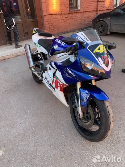 Мотоцикл Yamaha R1 2000 на карбюраторах