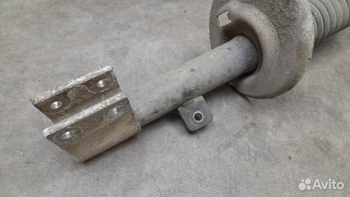 Амортизатор передний левый Citroen C4 2 1.6 EP6