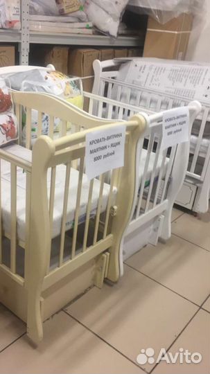 Кроватка детская с маятником и с ящиком