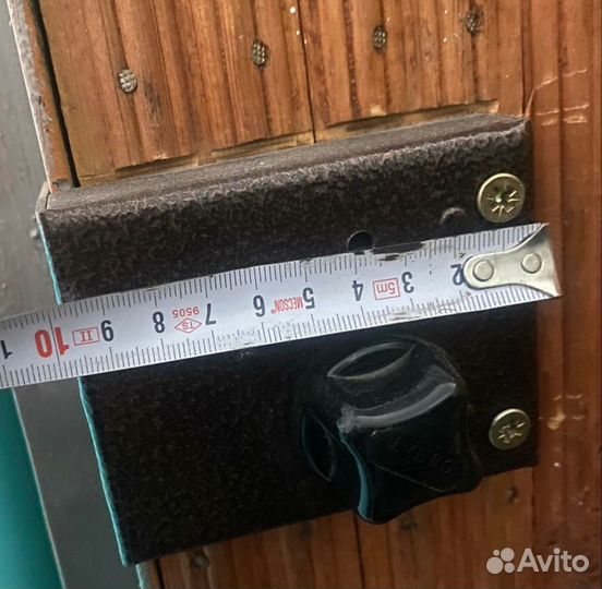 Замок дверной накладной