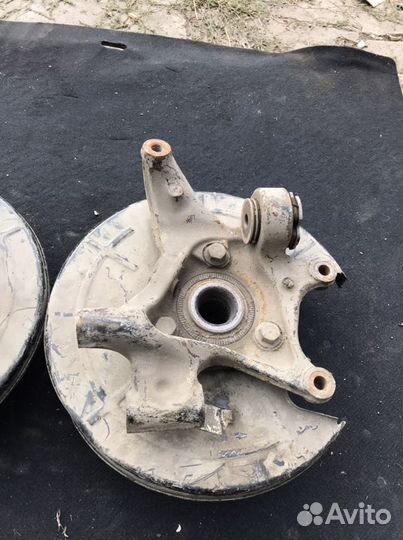 Кулак задний правый левый Опель Инсигния