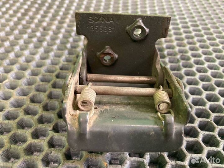 Крепление крыла scania R420
