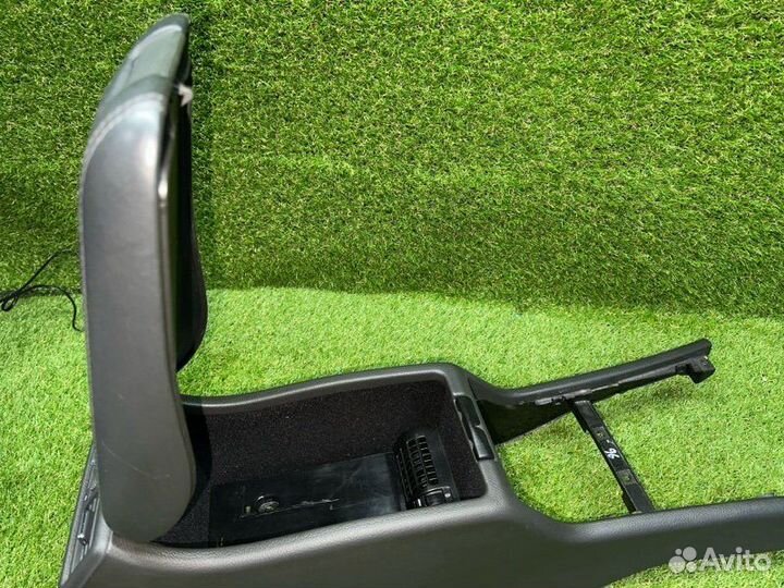 Подлокотник Mercedes E W210 ом113.980 2001