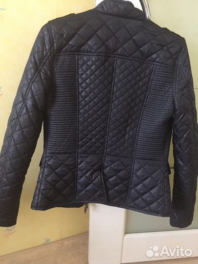 Продается куртка(бомбер)