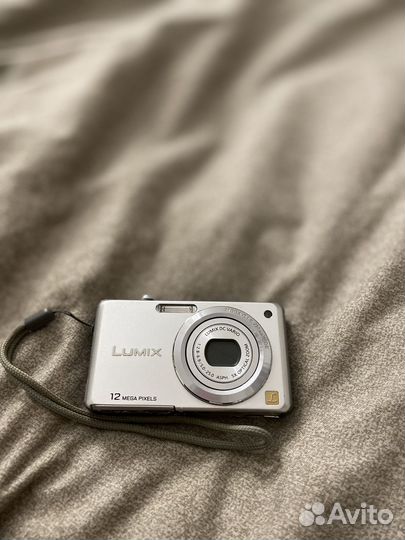 Компактный фотоаппарат lumix