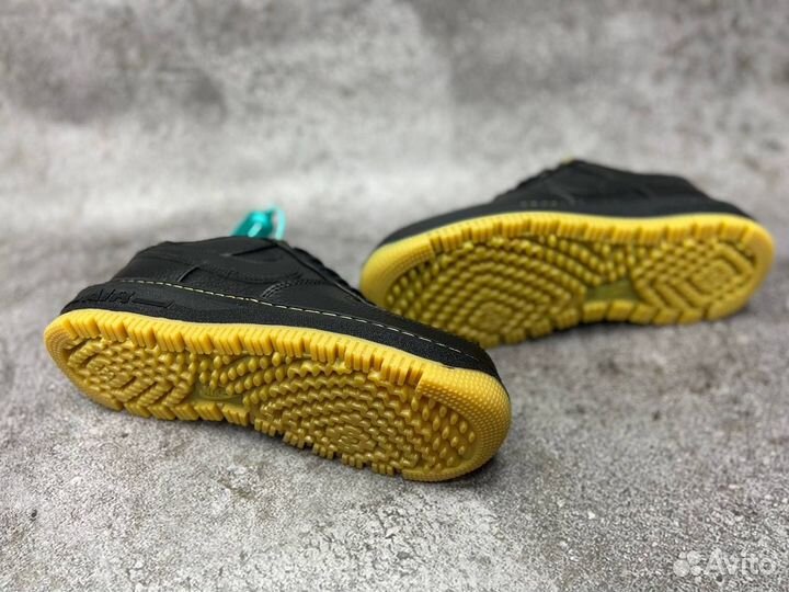 Nike Air Force 1 Luxe black gum