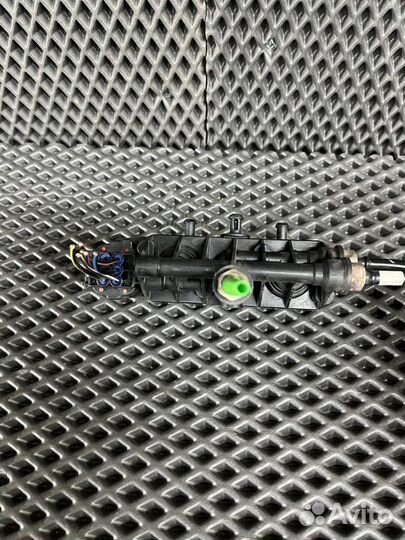 Блок клапанов пневмоподвески Land Rover Discovery